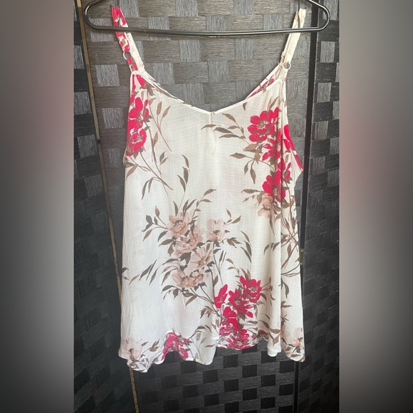 Woman’s Torrid Flowy Tank - Picture 4 of 6